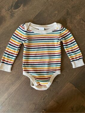 Hanna Andersson Cream Ribbed Bodysuit with Rainbow Stripes